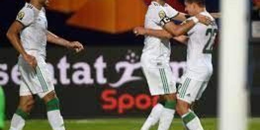 نجوم المنتخب خلف محرز في النهائي