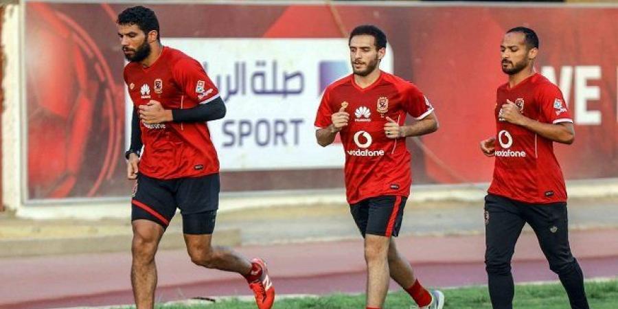 لاعب الأهلي السابق يقترب من بيراميدز