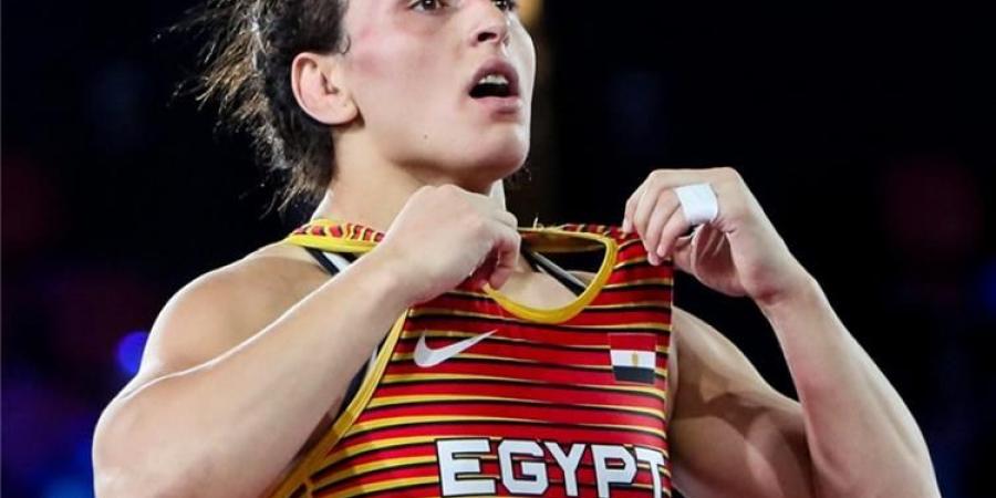 بعد غياب 15 عامًا.. وزير الرياضة يهنئ سمر حمزة على برونزية بطولة العالم للمصارعة
