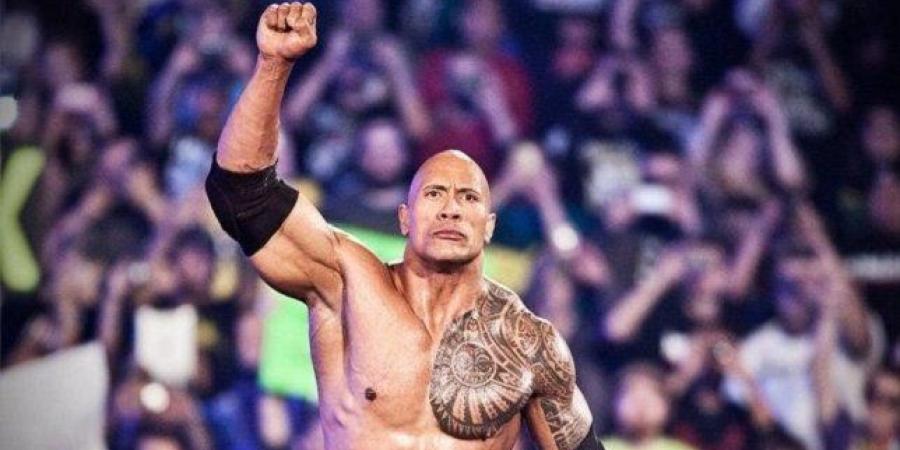 نجم WWE يعتذر للأسطورة ذا روك بعد 19 عاماً!