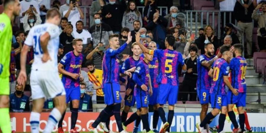 بيكيه يقود برشلونة للفوز الأول بالأبطال على حساب دينامو كييف