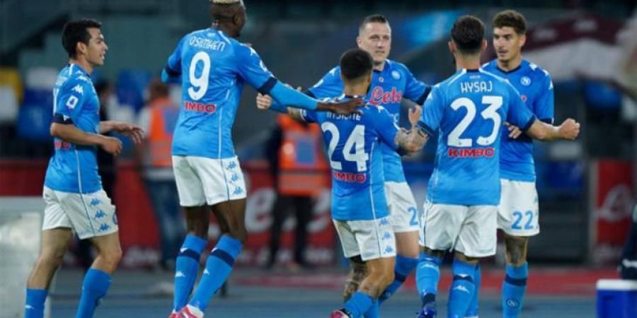 نابولي يصالح جماهيره برباعية في لاتسيو وينفرد بقمة الدوري الإيطالي