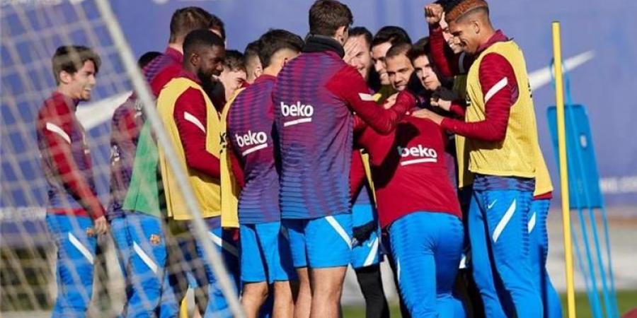 5 غيابات في تدريبات برشلونة قبل مواجهة ريال بيتيس بالدوري الإسباني