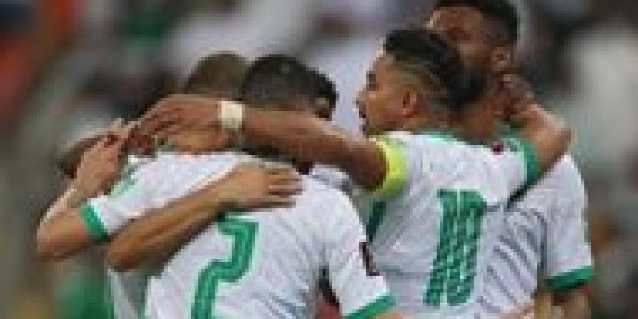 كاماتشو: الأخضر سيُحقق المفاجأة في قطر، وهذا هو أفضل لاعبي الدوري
