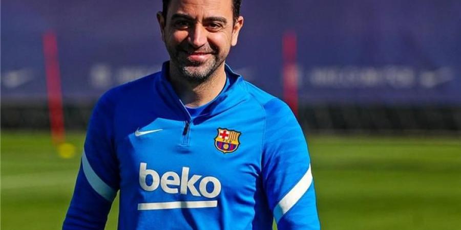 تشافي يعلق مجددًا على مستقبل دي يونج مع برشلونة