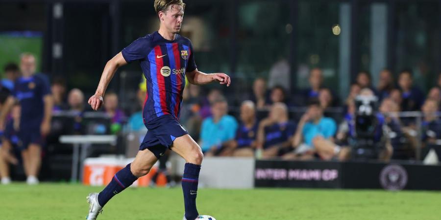 Frenkie de Jong made to play at centre-back again in the Clasico