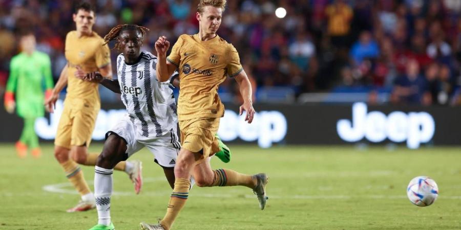 Manchester United and Chelsea target Frenkie de Jong pigeonholed in the US tour: Third substitute appearance as a centre-back