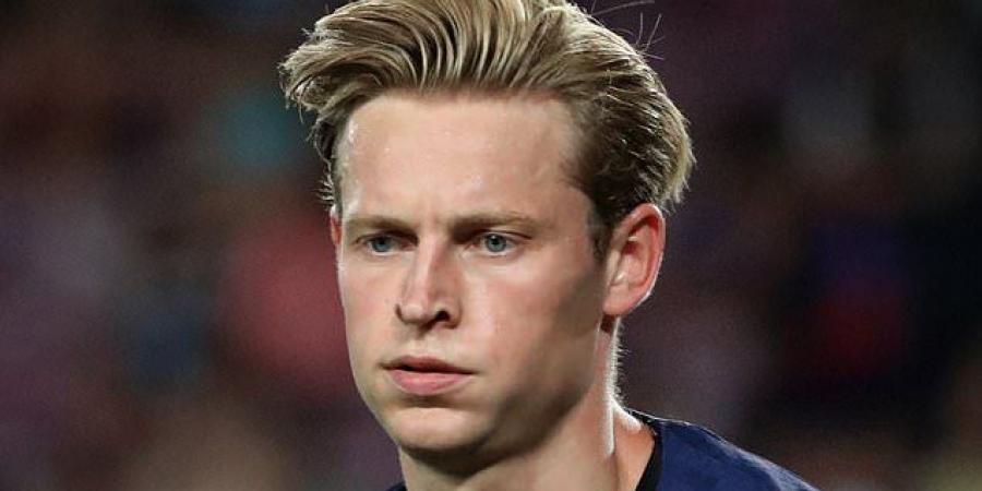 'It's HORRIFIC': Gary Neville insists it will be hugely 'embarrassing' for Man United if No 1 target Frenkie de Jong joins Chelsea... as the Barcelona midfielder edges closer to Stamford Bridge move