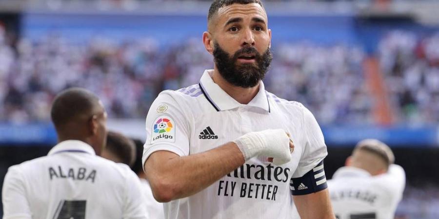 ريال مدريد يُجهز البرنابيو بـ"تيفو عملاق" في مباراة إشبيلية للاحتفال بفوز كريم بنزيما بالكرة الذهبية