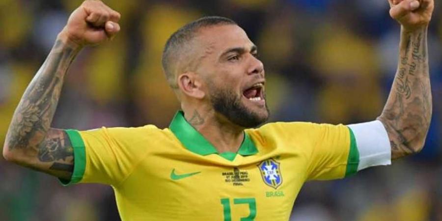 مدرب البرازيل يوضح أسباب اختيار داني ألفيش في قائمة كأس العالم