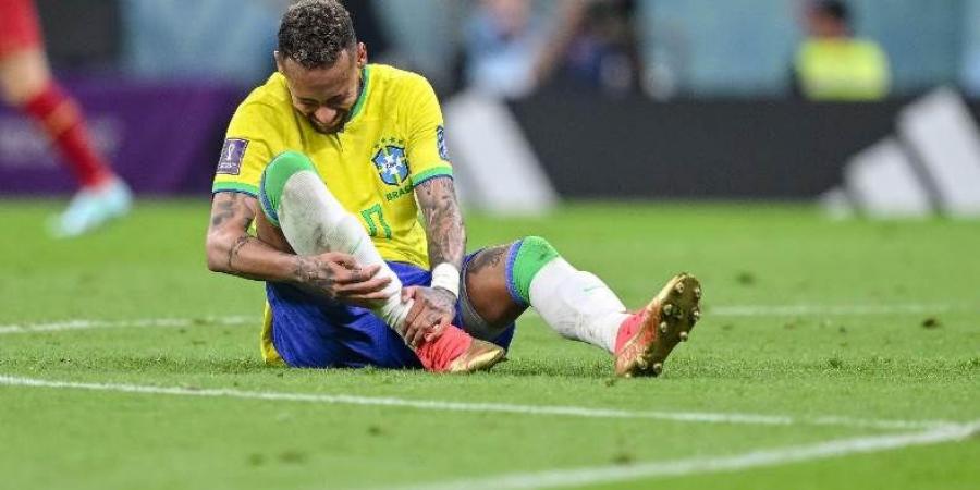 طبيب البرازيل يتحدث عن إصابة نيمار وموقفه من دور الـ16 في كأس العالم