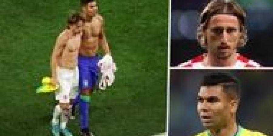 Casemiro & Modric swap shirts at half time in Croatia-Brazil