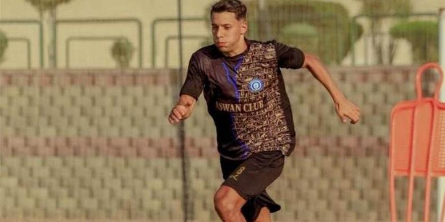 أسوان يُعلن إتمام صفقة انتقال أحمد بلحاج إلى الزمالك