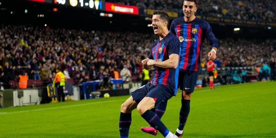 برشلونة يفوز على قادش (2-0) ويعيد فارق 8 نقاط مع ريال مدريد