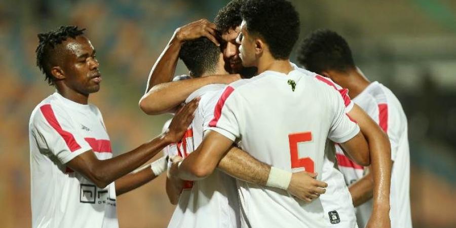 لاعب الزمالك يحضر مباراة طلائع الجيش وسيراميكا كليوباترا في الدوري