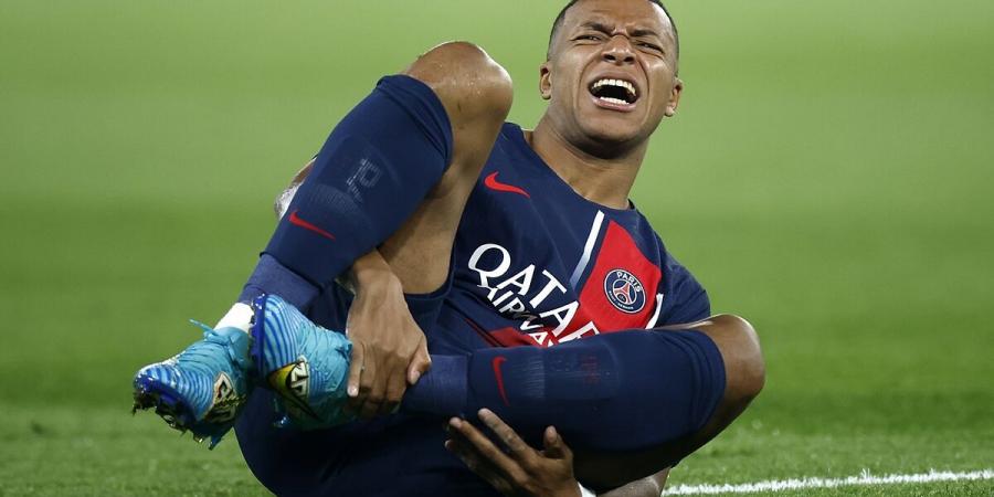 Kylian Mbappe leaves Le Classique against Marseille due to injury