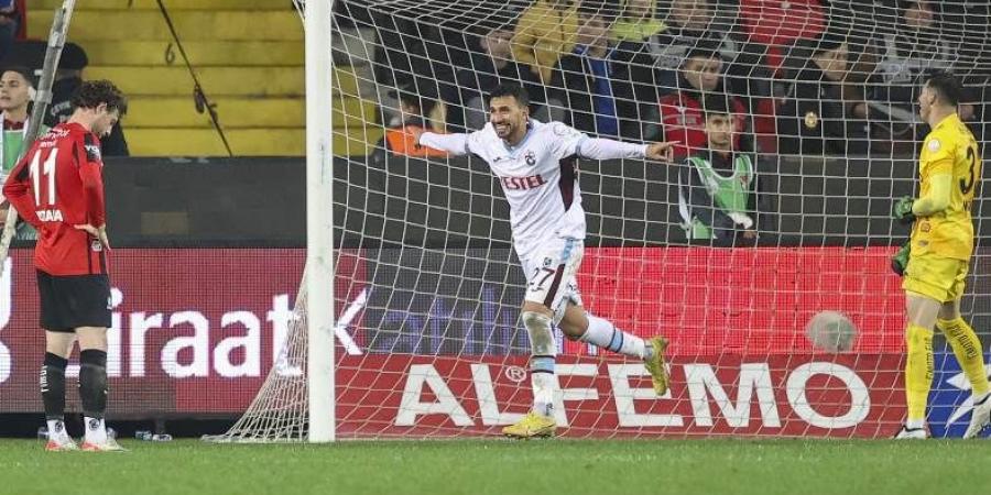 تريزيجيه أساسيًا في تشكيل طرابزون سبور أمام هاتاي سبور في الدوري التركي