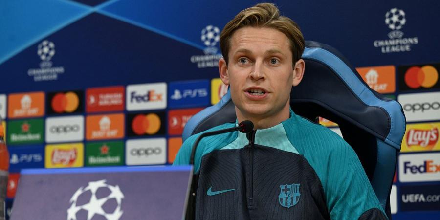 Barcelona star Frenkie de Jong angrily hits back at transfer links to Man United and slams reports he earns £34m a year at Barcelona as 'lies'