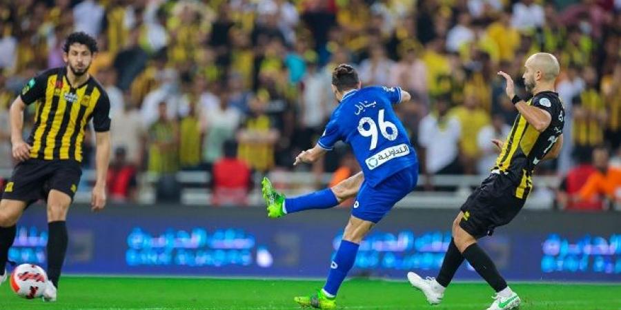 مارس يشهد على 3 قمم نارية بين الهلال والاتحاد