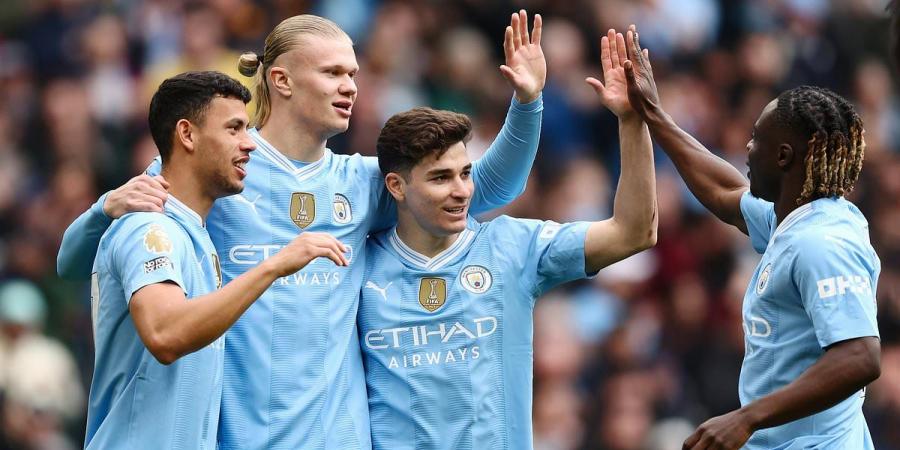 Gary Neville's scarily accurate prediction about the Premier League title race re-emerges as Man City end the weekend on top after shock Liverpool and Arsenal defeats