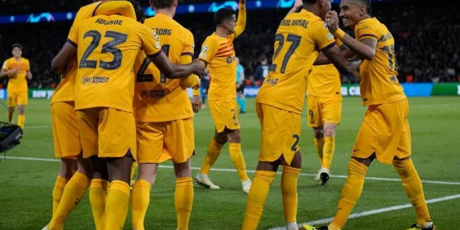 رافينيا يقود تشكيل برشلونة ضد باريس سان جيرمان في ربع نهائي دوري أبطال أوروبا