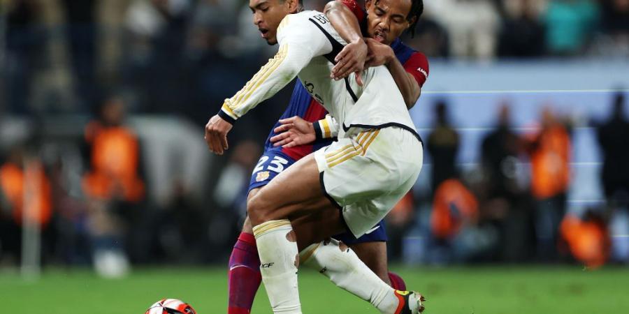 الكشف عن حكم مباراة الكلاسيكو بين ريال مدريد وبرشلونة