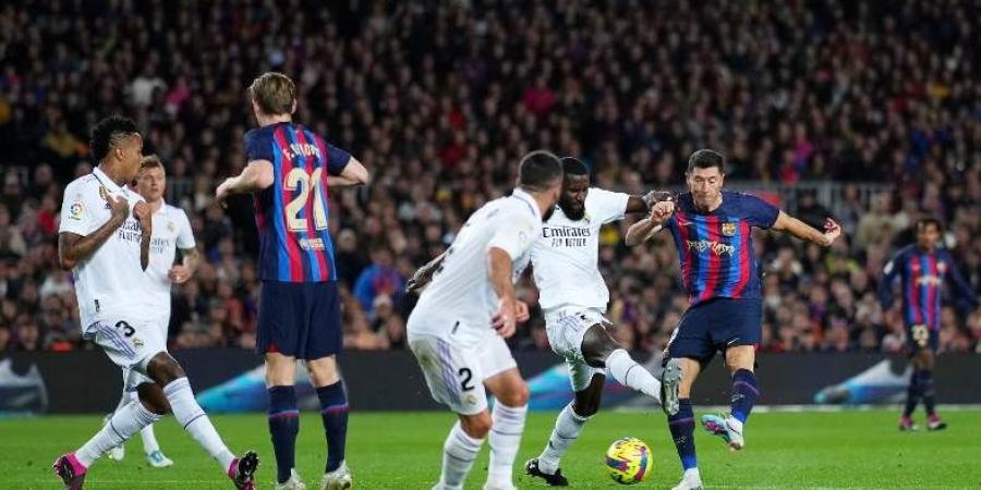 الكشف عن حكم مباراة ريال مدريد وبرشلونة في كلاسيكو الدوري الإسباني