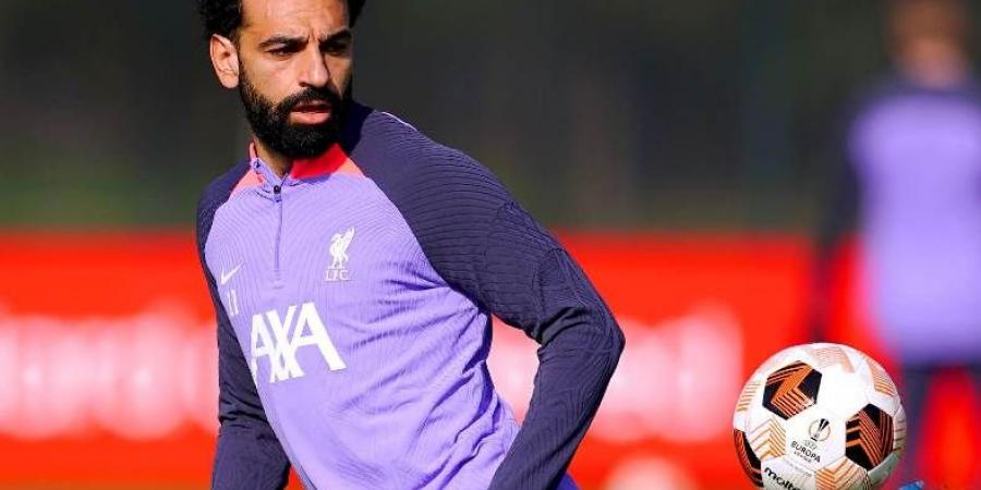 محمد صلاح يثير الجدل بكتاب جديد: مُحاط بالحمقى (صورة)