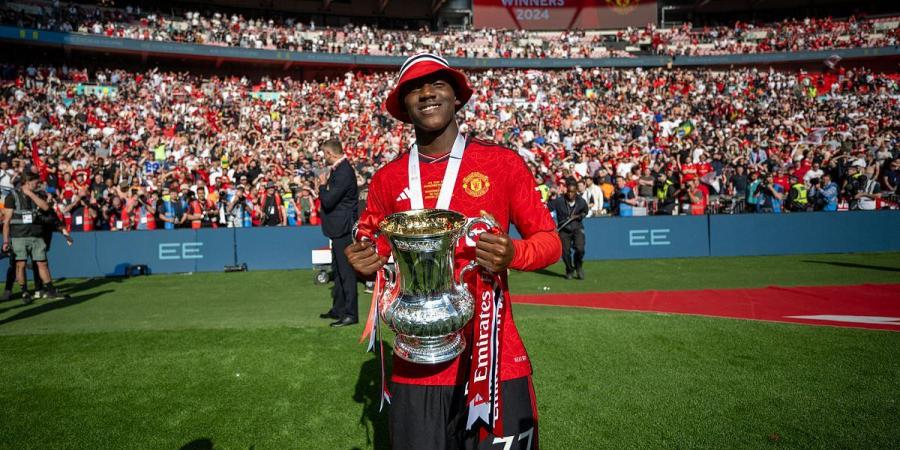 Paul Scholes pays Kobbie Mainoo the ULTIMATE compliment after Man United teenager's Man of the Match display in FA Cup final win