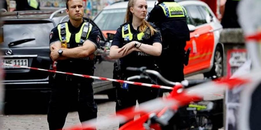 الشرطة الألمانية تطلق النار على شخص يحمل فأسا وقنبلة حارقة قبل مباراة بولندا وهولندا