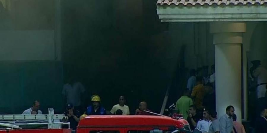 توقف مباراة سموحة وبيراميدز بعد إندلاع حريق بـ "كابل كهرباء" في استاد الإسكندرية "فيديو"