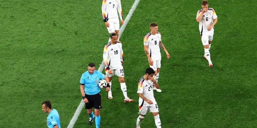 إيقاف مباراة ألمانيا والدنمارك بكأس أمم أوروبا بسبب الظروف الجوية