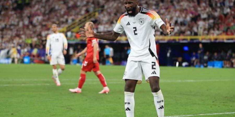روديجر يلوم لاعبي ألمانيا رغم الفوز على الدنمارك