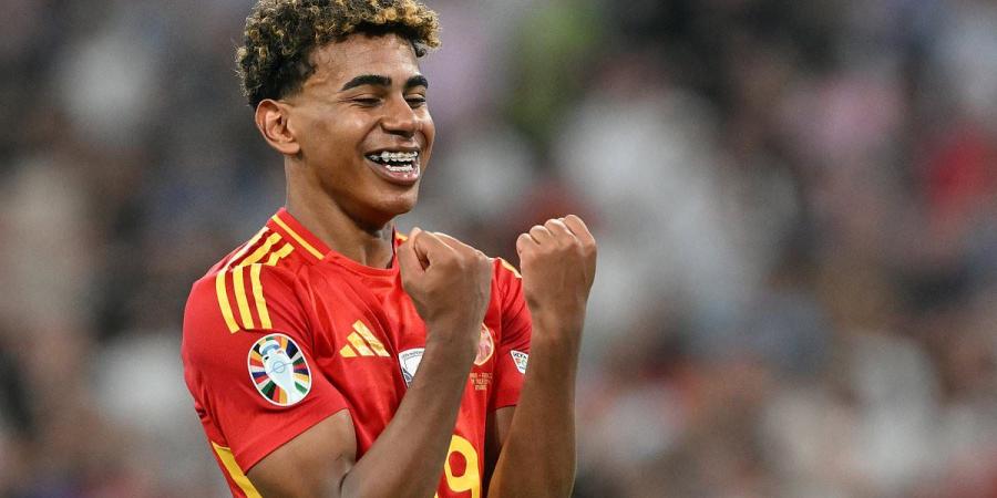 The 16-year-old wonderkid, bathed by Lionel Messi as a baby, who stunned the Euros and is waiting for England: Lamine Yamal is Spain's star from a deprived area who does his homework in camp and has magic in his boots