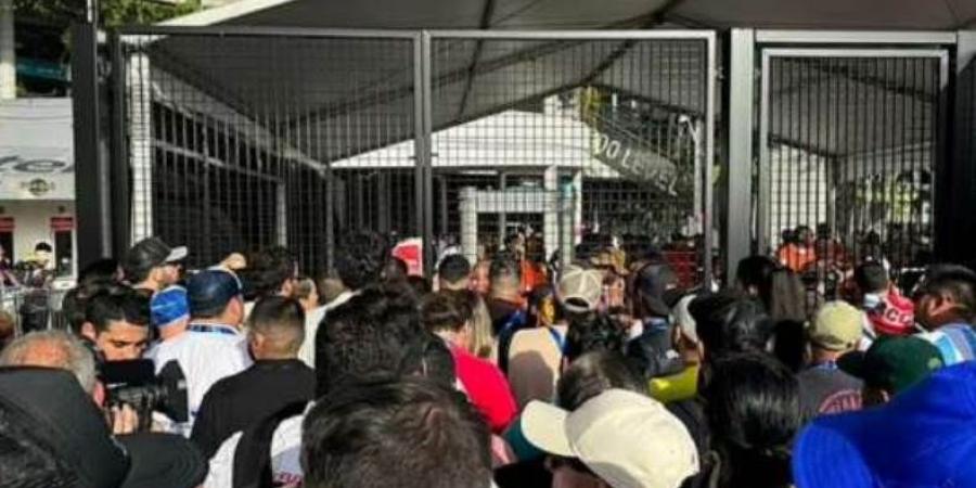 اعتقال عدد من جماهير كولومبيا بعد اقتحام بوابات ملعب هارد روك