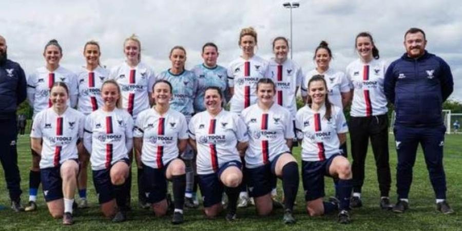 نادي رياضي جديد في إنجلترا يوقف نشاط كرة القدم النسائية