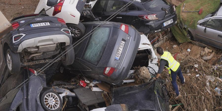 Call on the soccer world to help victims of the recent floods in Spain: Minute's silence not enough