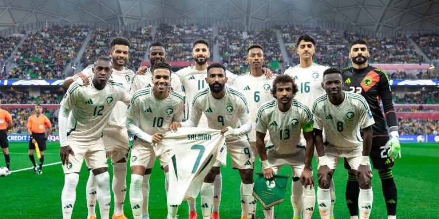 لفتة إنسانية من لاعبي المنتخب السعودي تجاه سلمان الفرج