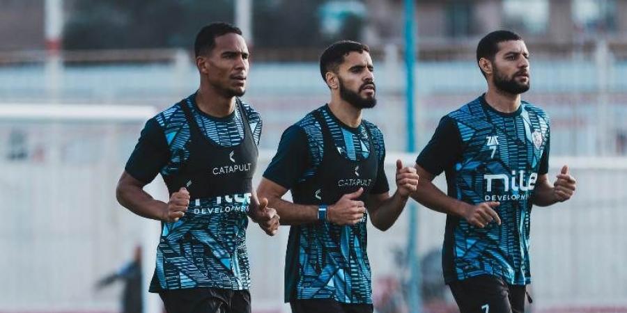 جوميز يحاضر لاعبي الزمالك قبل مواجهة المصري