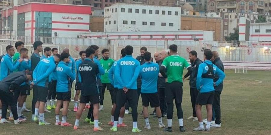 جروس يجتمع بلاعبي الزمالك قبل موقعة بلاك بولز .. ورسالة شكر لعماد المندوه