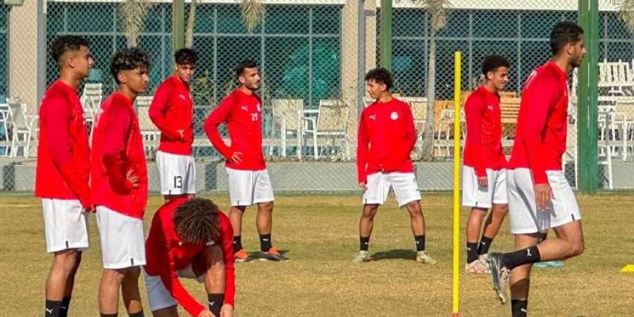 منتخب الشباب يواصل تدريباته.. وعلاء نبيل يجتمع بالجهاز الفني واللاعبين