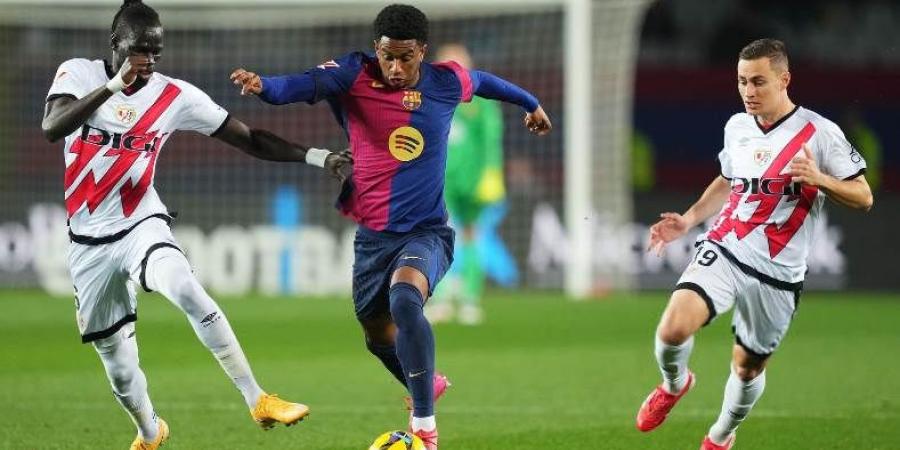 برشلونة ضد فياريال في ليلة تسلم كأس التتويج بلقب الدوري الإسباني