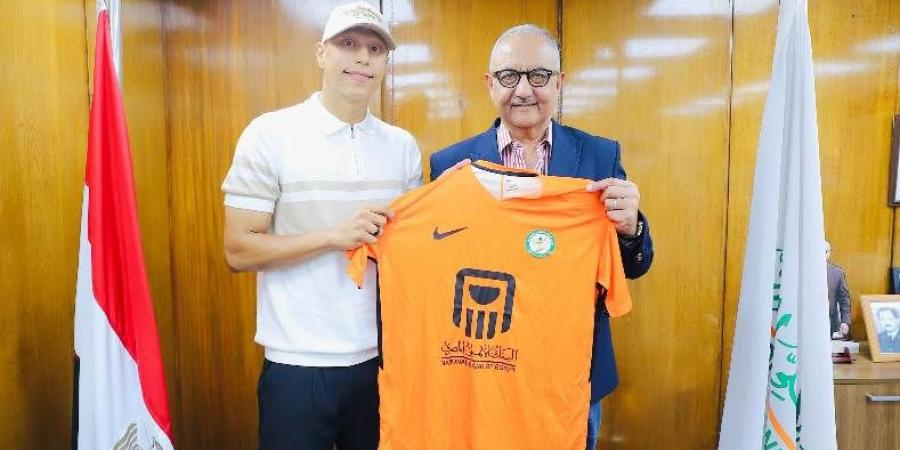رسمياً.. البنك الأهلي يعلن ضم عمرو الجزار ومحمد بن شرقي من غزل المحلة