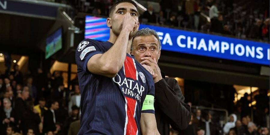 إنريكي: "حكيمي ليس ظهيرا بل لاعب حر.. يمكنه أن يلعب في الهجوم أو كجناح أو كوسط ويتحول للضغط عاليا والدفاع حين لا نمتلك الكرة"