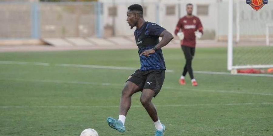 جاستن أرثر مدافع سيراميكا وسامادو لاعب المصري يقتربان من الاتحاد