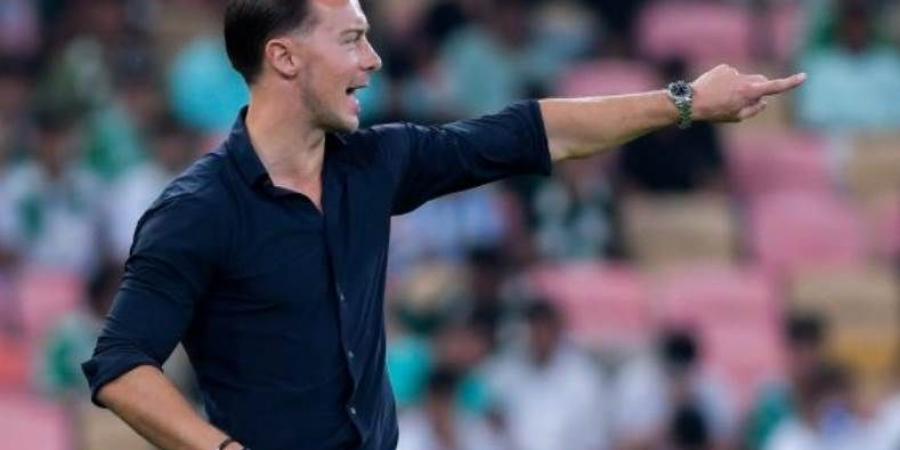 يايسله مدرب أهلي جدة يطلب صفقات جديدة في خط الوسط