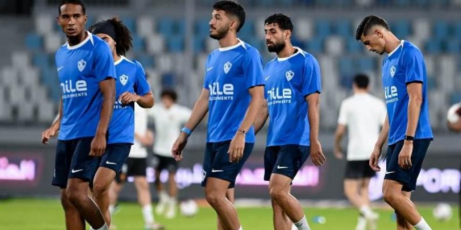 البلجيكي فيريرا يحاضر لاعبي الزمالك قبل المران استعداداً للقاء المقاولون