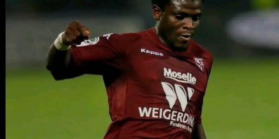 تقارير صحفية: وفاة مهاجم الزمالك السابق البنيني رزاق أوموتويوسي