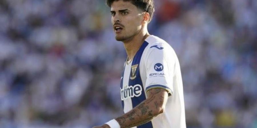 لأول مرة في تاريخ الليجا.. لاعب يطلب إجازة "أبوة" هربا من أزمته مع ناديه