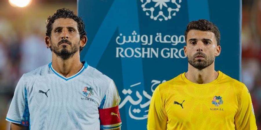 الأفضل بين زملائه.. أحمد حجازي يقدم أداءً رائعًا في فوز نيوم على ضمك